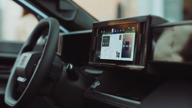 Interni della nuova Fiat Grizzly 2026: volante e display centrale dell'infotainment