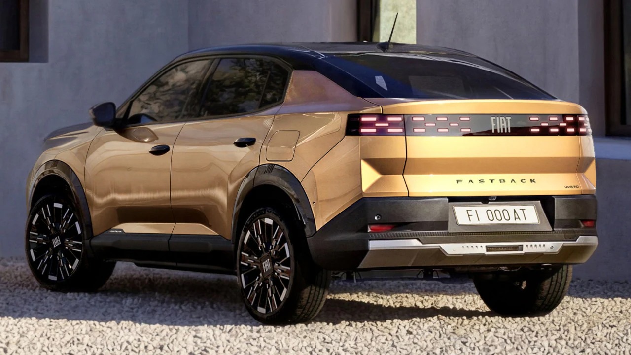Fiat Grizzly Fastback 2026 oro, vista tre quarti posteriore con la coda spiovente