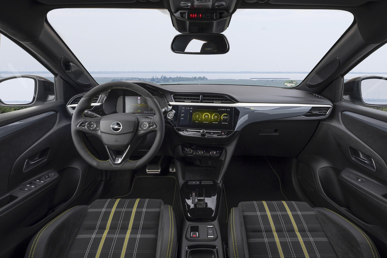 Opel Corsa GSE - interni sportivi con sedili in Alcantara e dettagli gialli