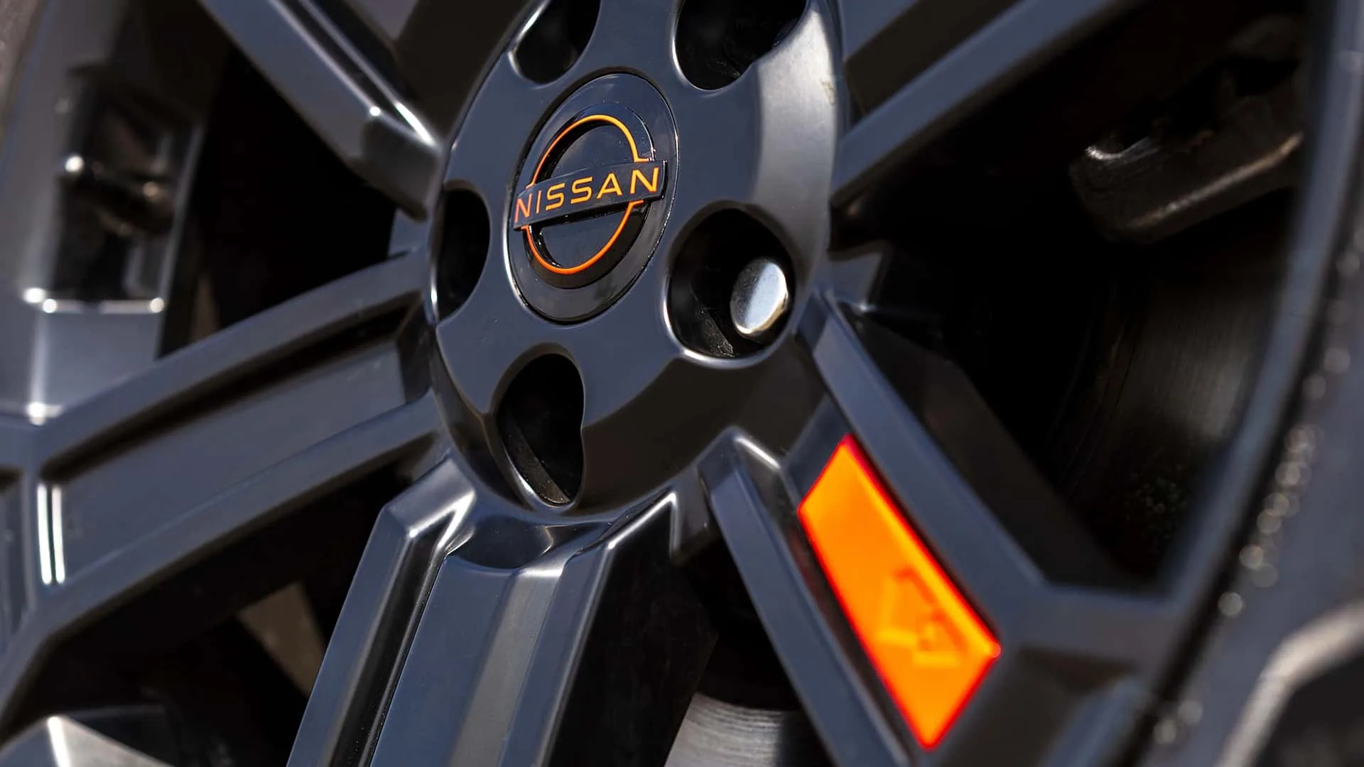 Cerchio in lega da 19 pollici della Nissan X-Trail N-Trek con logo Nissan